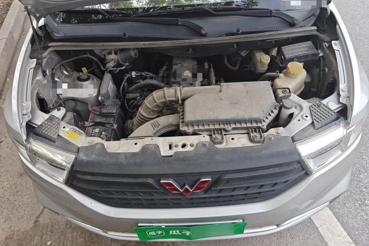 Used Wuling Hongguang V 2022 1.5L Jingqu Edition Enclosed-Window Vehicle with Hydraulic Power Steering LAR Engine Bay
