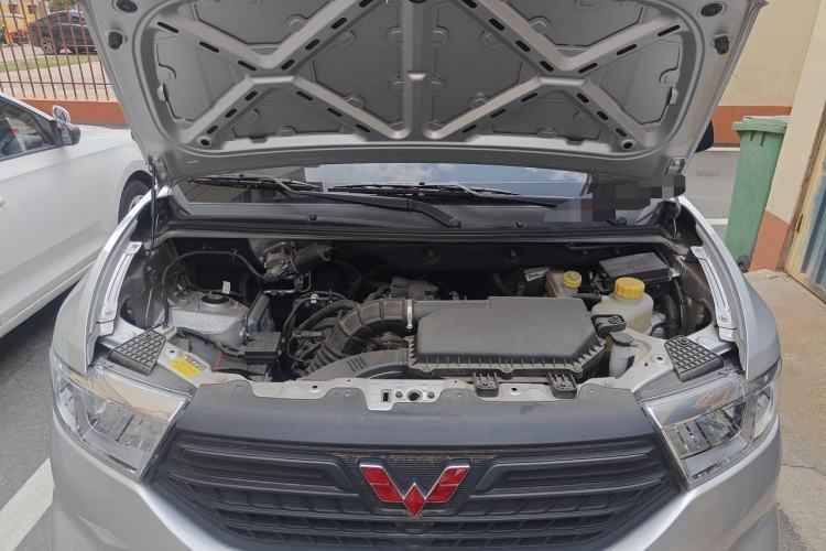 Used Wuling Hongguang V 2022 1.5L Jingqu Edition Electric-Assist LAR Engine Bay