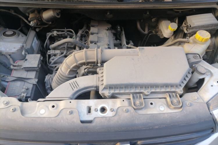 Used Wuling Hongguang V 2022 1.5L Jingqu Edition Enclosed-Window Vehicle with Hydraulic Power Steering LAR Engine Bay