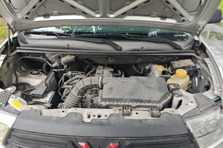 Used Wuling Hongguang V 2022 1.5L Jingqu Version Hydraulic Power Steering LAR Engine Bay