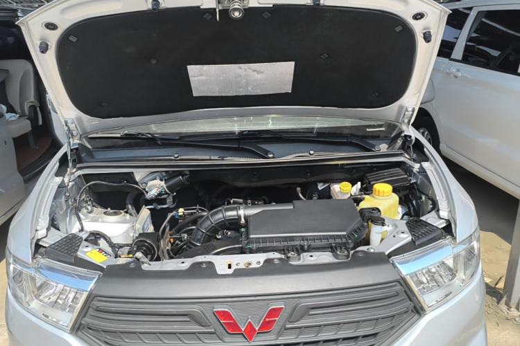 Used Wuling Hongguang V 2022 1.5L Jingqu Version Hydraulic Power Steering LAR Engine Bay