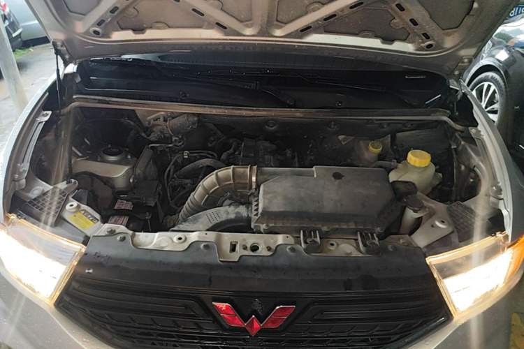 Used Wuling Hongguang V 2022 1.5L Jingqu Version Hydraulic Power Steering LAR Engine Bay