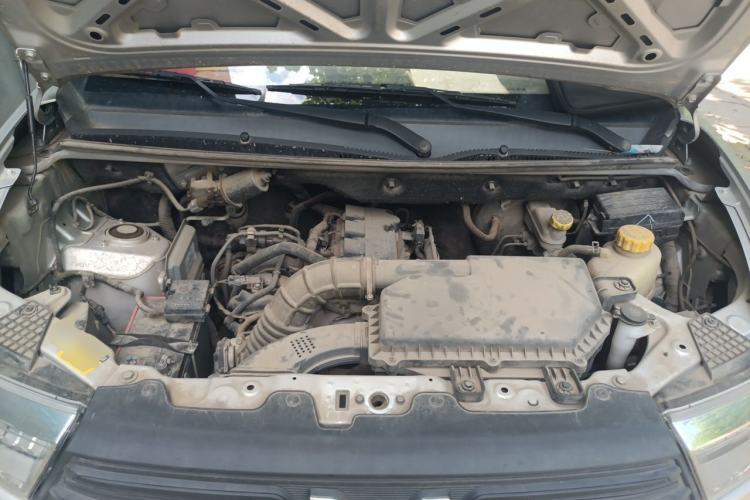 Used Wuling Hongguang V 2022 1.5L Jingqu Edition Enclosed-Window Vehicle with Hydraulic Power Steering LAR Engine Bay