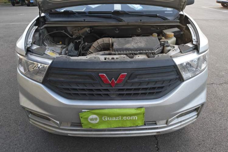 Used Wuling Hongguang V 2022 1.5L Jingqu Edition Enclosed-Window Vehicle with Hydraulic Power Steering LAR Engine Bay