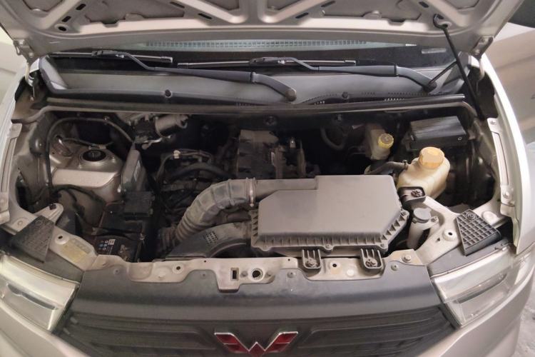 Used Wuling Hongguang V 2022 1.5L Jingqu Edition Enclosed-Window Vehicle with Hydraulic Power Steering LAR Engine Bay