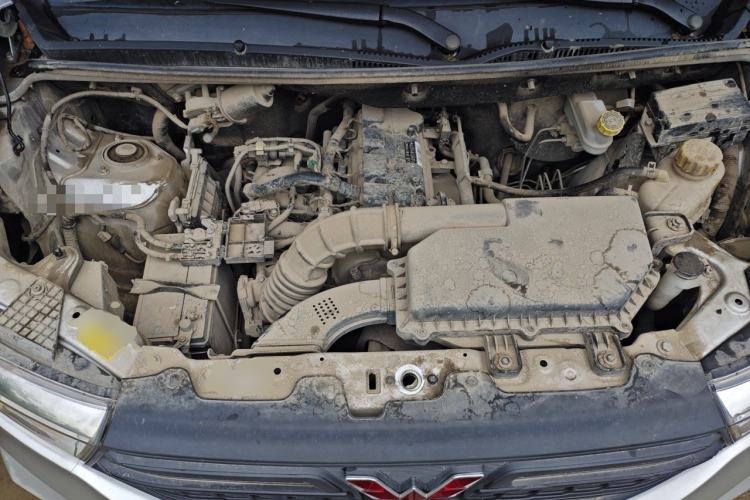 Used Wuling Hongguang V 2022 1.5L Jingqu Edition Enclosed-Window Vehicle with Electric Power Steering LAR Engine Bay