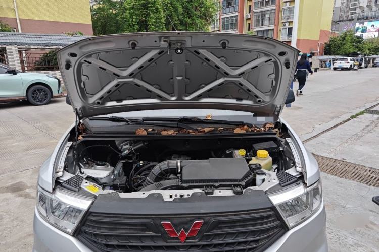 Used Wuling Hongguang V 2022 1.5L Jingqu Edition Electric-Assist LAR Engine Bay