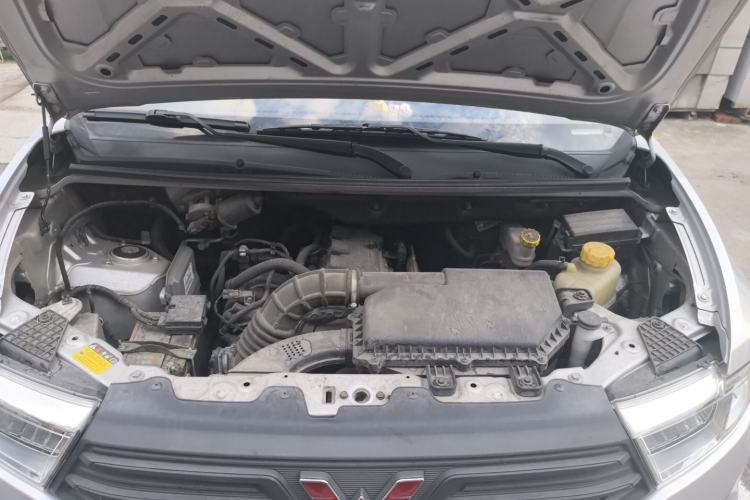 Used Wuling Hongguang V 2022 1.5L Jingqu Edition Electric-Assist LAR Engine Bay