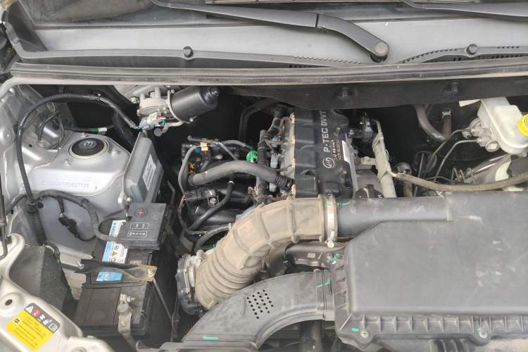 Used Wuling Hongguang V 2022 1.5L Jingqu Version Hydraulic Power Steering LAR Engine Bay