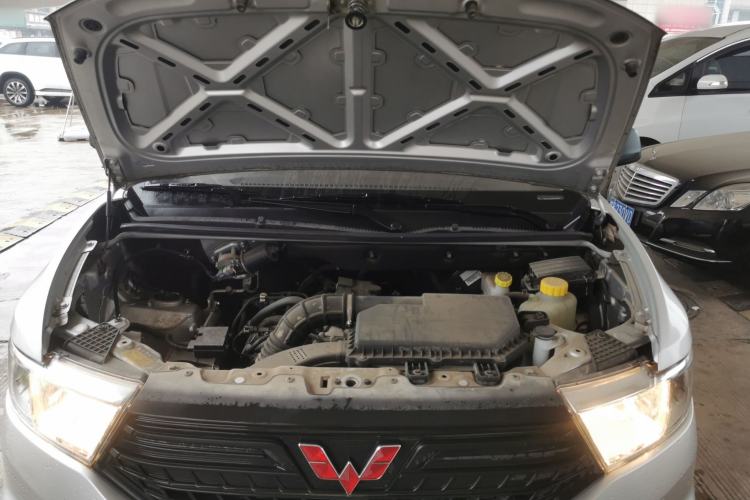 Used Wuling Hongguang V 2022 1.5L Jingqu Edition Enclosed-Window Vehicle with Electric Power Steering LAR Engine Bay