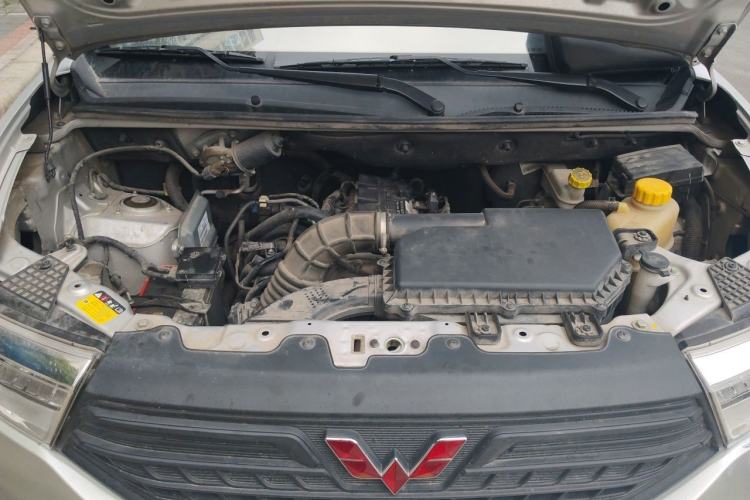 Used Wuling Hongguang V 2022 1.5L Jingqu Edition Enclosed-Window Vehicle with Electric Power Steering LAR Engine Bay