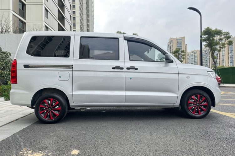 Used Wuling Hongguang V 2022 1.5L Jingqu Edition Electric-Assist LAR Exterior 1