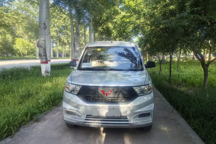 Used Wuling Hongguang V 2022 1.5L Jingqu Edition Enclosed-Window Vehicle with Hydraulic Power Steering LAR Exterior 1