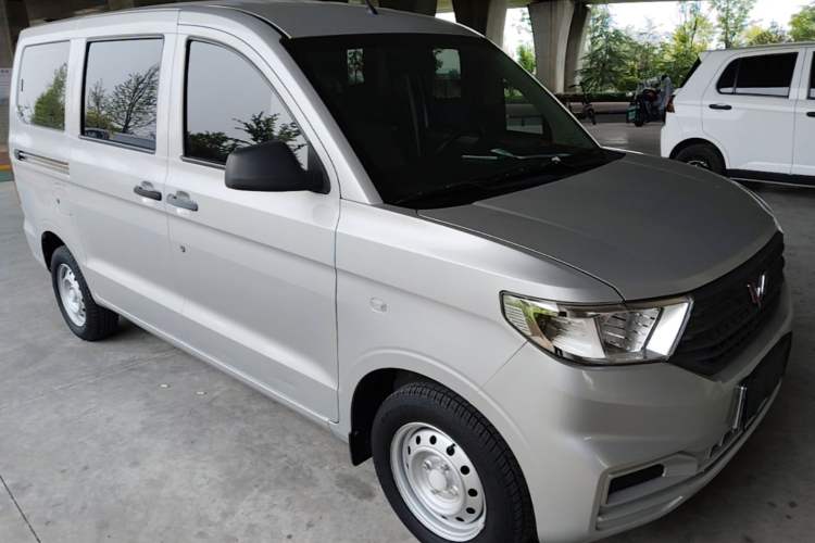Used Wuling Hongguang V 2022 1.5L Jingqu Version Hydraulic Power Steering LAR Exterior 1