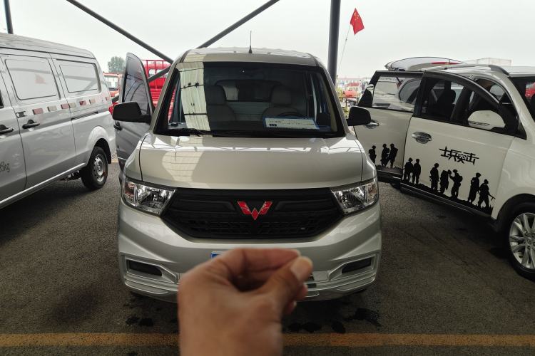 Used Wuling Hongguang V 2022 1.5L Jingqu Edition Enclosed-Window Vehicle with Hydraulic Power Steering LAR Exterior 1