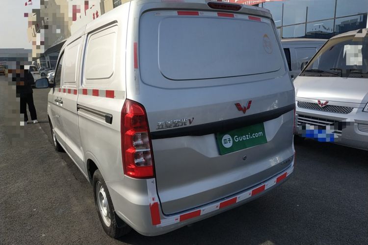 Used Wuling Hongguang V 2022 1.5L Jingqu Edition Enclosed-Window Vehicle with Hydraulic Power Steering LAR Exterior 2