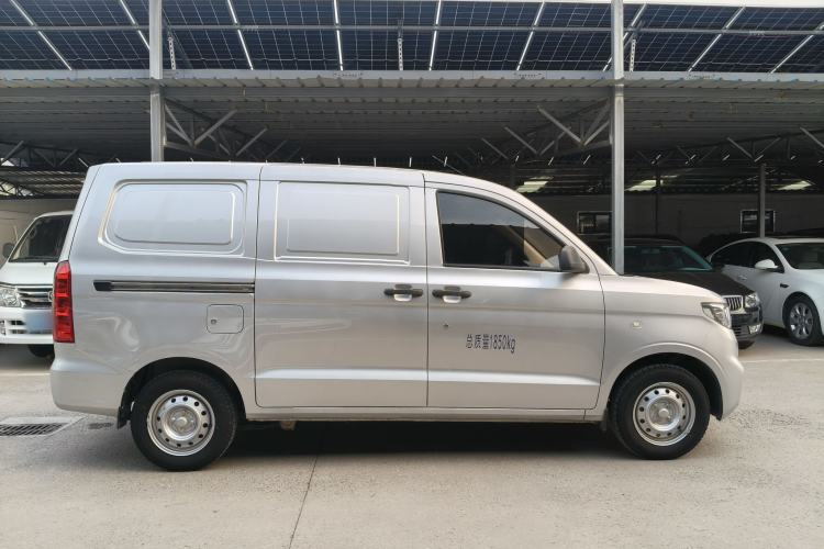 Used Wuling Hongguang V 2022 1.5L Jingqu Edition Enclosed-Window Vehicle with Hydraulic Power Steering LAR Exterior 2