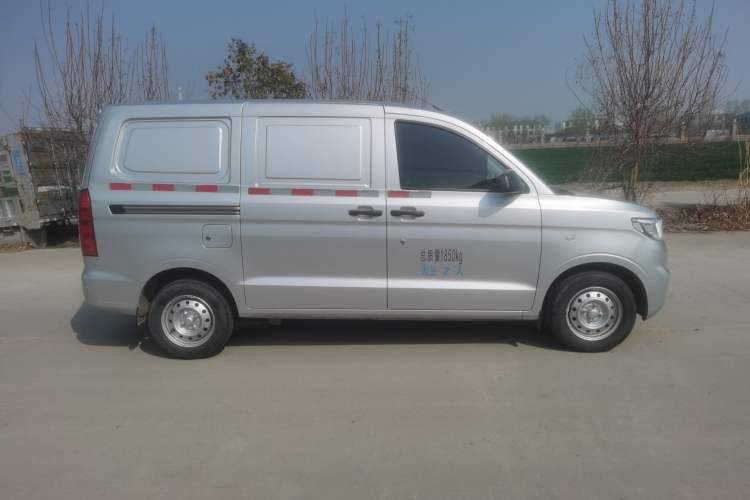 Used Wuling Hongguang V 2022 1.5L Jingqu Edition Enclosed-Window Vehicle with Electric Power Steering LAR Exterior 2