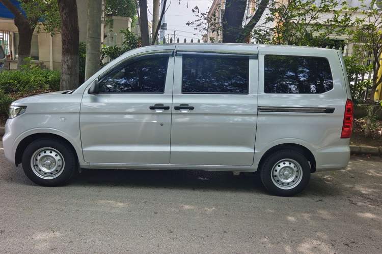 Used Wuling Hongguang V 2022 1.5L Jingqu Edition Electric-Assist LAR Exterior 2