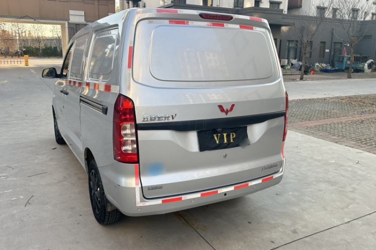 Used Wuling Hongguang V 2022 1.5L Jingqu Edition Enclosed-Window Vehicle with Electric Power Steering LAR Exterior 2