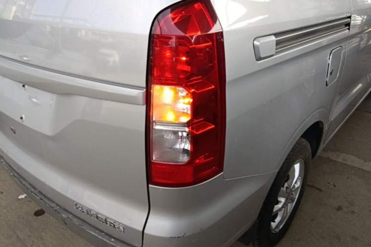 Used Wuling Hongguang V 2022 1.5L Enjoy Edition Electric-Powered LAR Exterior 3
