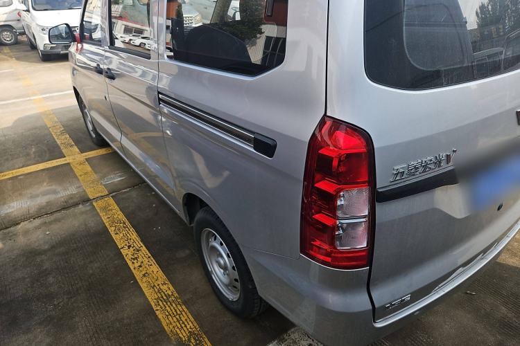 Used Wuling Hongguang V 2022 1.5L Jingqu Edition Electric-Assist LAR Exterior 3