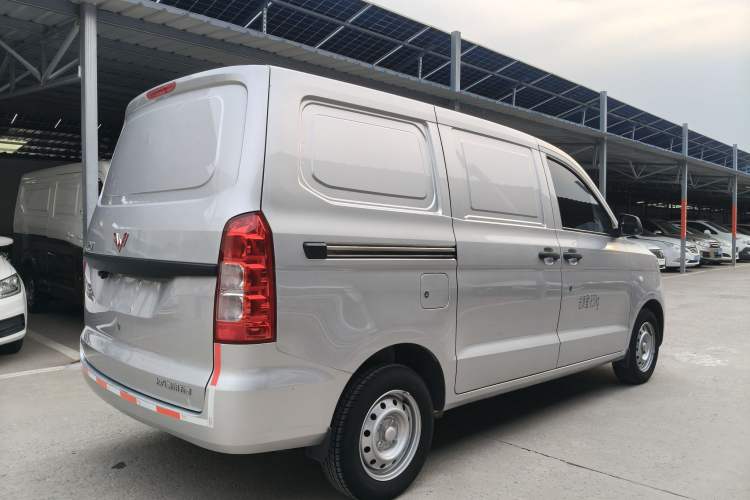 Used Wuling Hongguang V 2022 1.5L Jingqu Edition Enclosed-Window Vehicle with Hydraulic Power Steering LAR Exterior 3