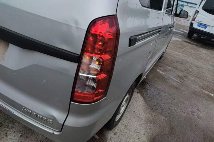 Used Wuling Hongguang V 2022 1.5L Jingqu Edition Electric-Assist LAR Exterior 3