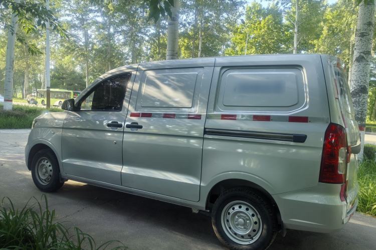 Used Wuling Hongguang V 2022 1.5L Jingqu Edition Enclosed-Window Vehicle with Hydraulic Power Steering LAR Exterior 3