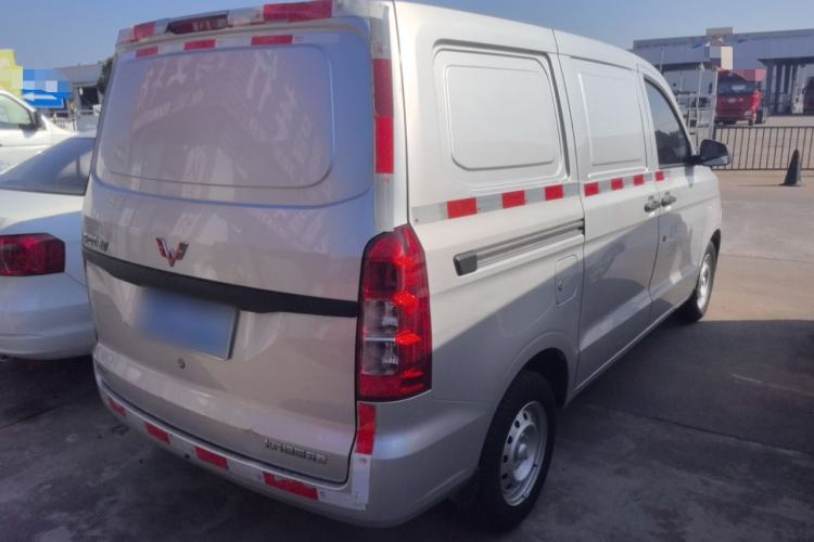 Used Wuling Hongguang V 2022 1.5L Jingqu Edition Enclosed-Window Vehicle with Hydraulic Power Steering LAR Exterior 3