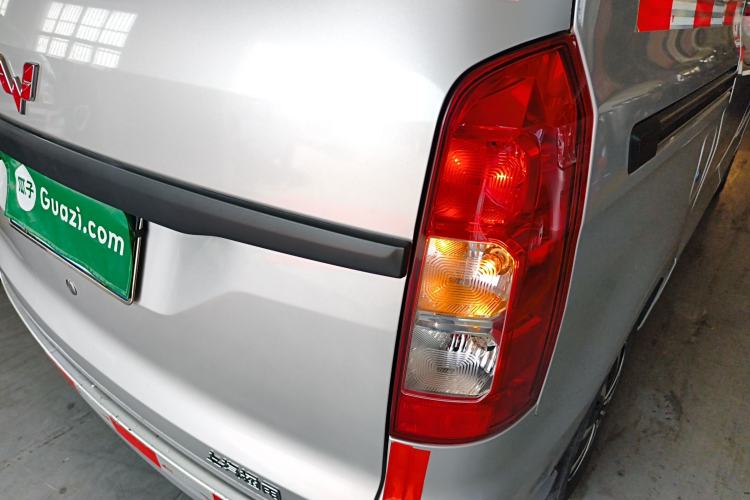 Used Wuling Hongguang V 2022 1.5L Jingqu Edition Enclosed-Window Vehicle with Hydraulic Power Steering LAR Exterior 3