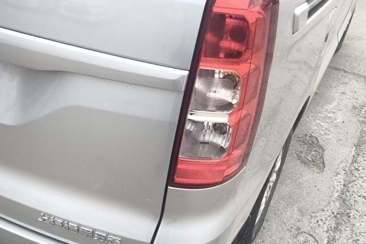 Used Wuling Hongguang V 2022 1.5L Enjoy Edition Electric-Powered LAR Exterior 3
