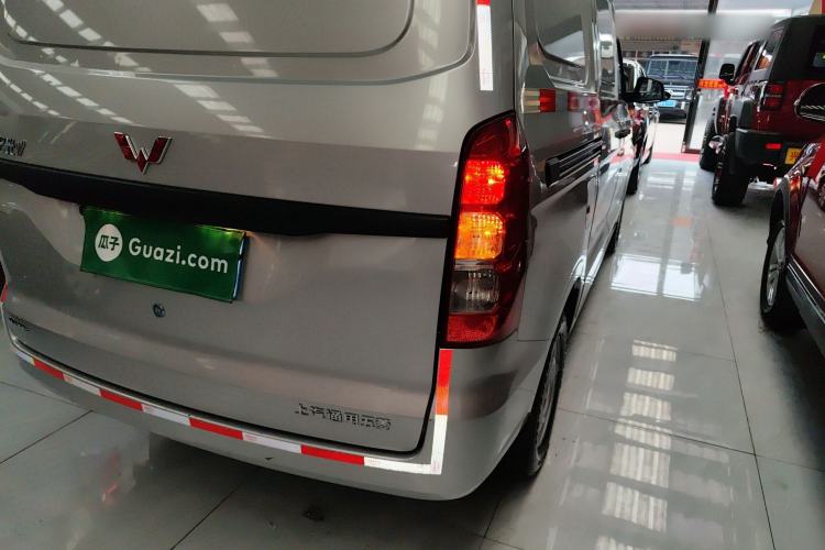 Used Wuling Hongguang V 2022 1.5L Jingqu Edition Enclosed-Window Vehicle with Hydraulic Power Steering LAR Exterior 3