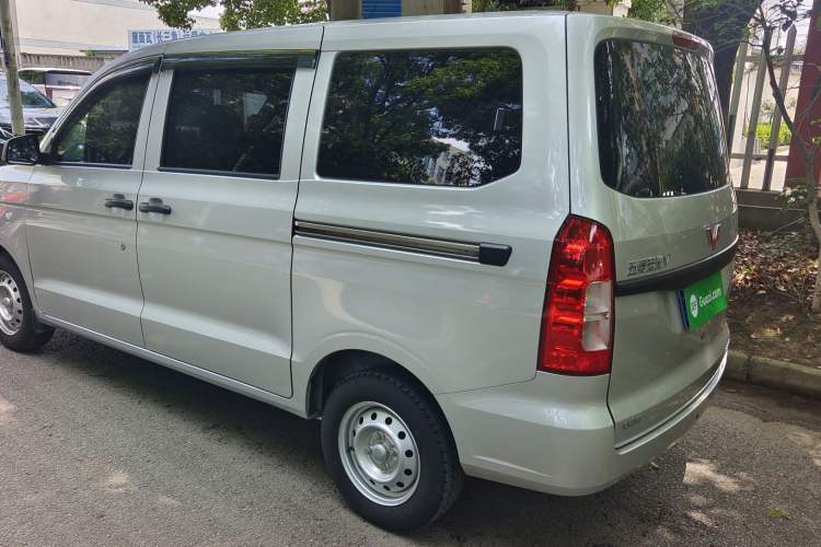 Used Wuling Hongguang V 2022 1.5L Jingqu Edition Electric-Assist LAR Exterior 3