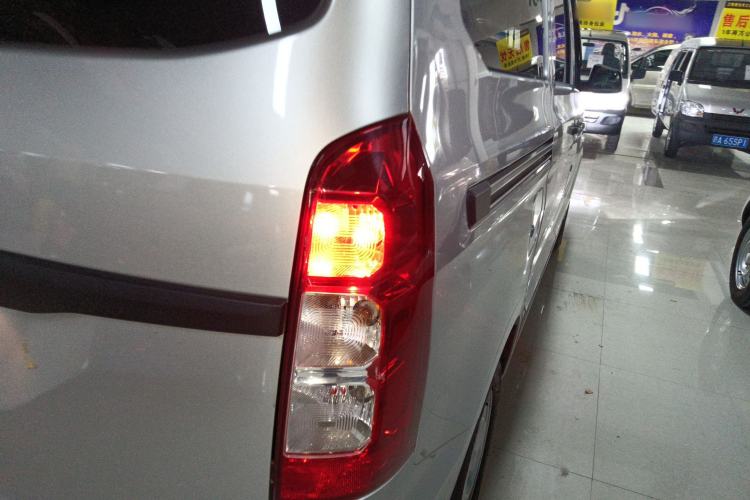 Used Wuling Hongguang V 2022 1.5L Jingqu Edition Electric-Assist LAR Exterior 3