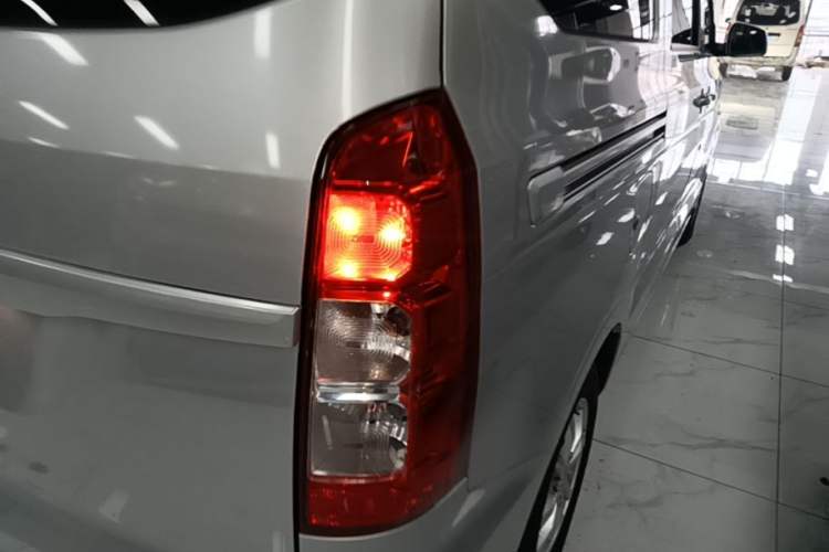 Used Wuling Hongguang V 2022 1.5L Enjoy Edition Electric-Powered LAR Exterior 3