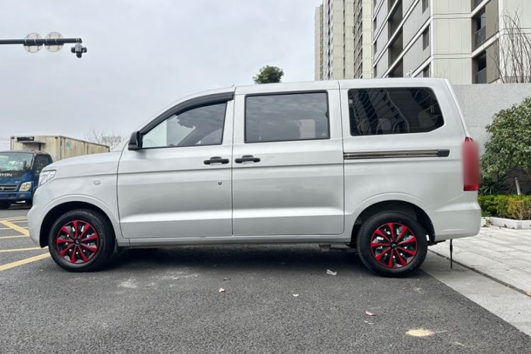Used Wuling Hongguang V 2022 1.5L Jingqu Edition Electric-Assist LAR Exterior 4