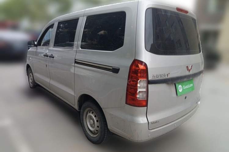 Used Wuling Hongguang V 2022 1.5L Jingqu Edition Electric-Assist LAR Exterior 4