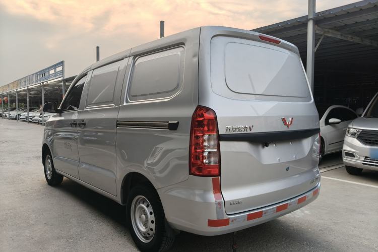 Used Wuling Hongguang V 2022 1.5L Jingqu Edition Enclosed-Window Vehicle with Hydraulic Power Steering LAR Exterior 4