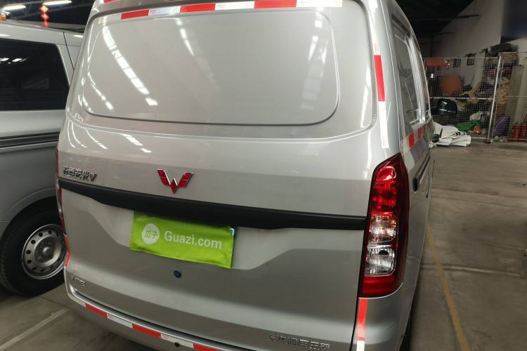 Used Wuling Hongguang V 2022 1.5L Jingqu Edition Enclosed-Window Vehicle with Hydraulic Power Steering LAR Exterior 4