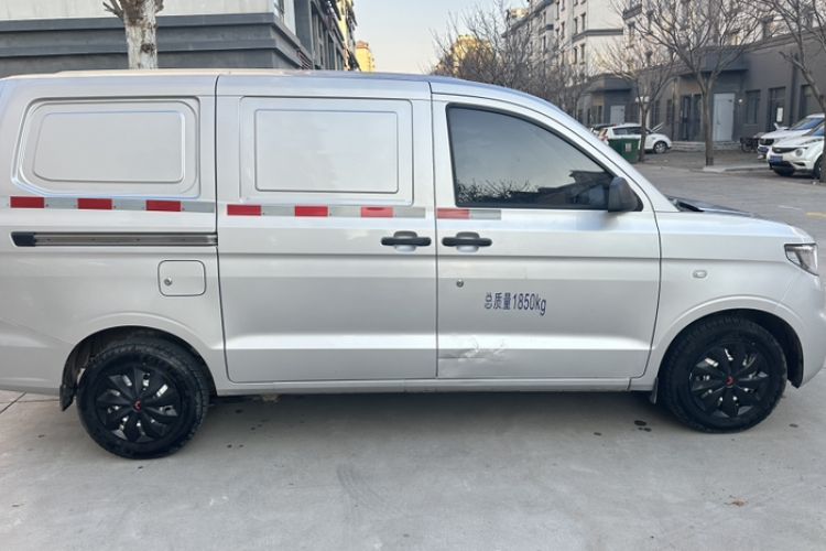 Used Wuling Hongguang V 2022 1.5L Jingqu Edition Enclosed-Window Vehicle with Electric Power Steering LAR Exterior 4