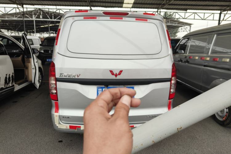 Used Wuling Hongguang V 2022 1.5L Jingqu Edition Enclosed-Window Vehicle with Hydraulic Power Steering LAR Exterior 4