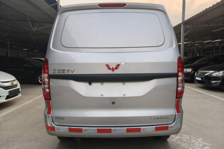 Used Wuling Hongguang V 2022 1.5L Jingqu Edition Enclosed-Window Vehicle with Hydraulic Power Steering LAR Exterior 5