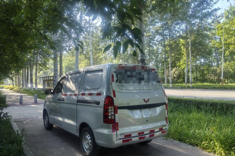 Used Wuling Hongguang V 2022 1.5L Jingqu Edition Enclosed-Window Vehicle with Hydraulic Power Steering LAR Exterior 5
