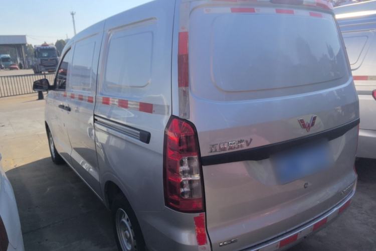 Used Wuling Hongguang V 2022 1.5L Jingqu Edition Enclosed-Window Vehicle with Hydraulic Power Steering LAR Exterior 5