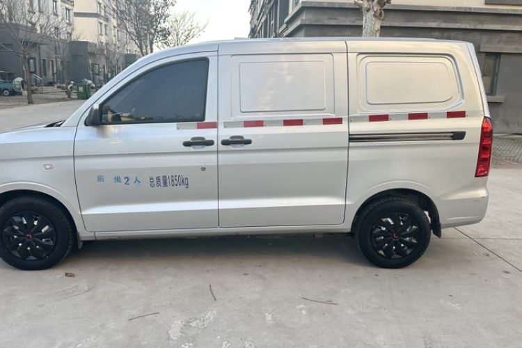 Used Wuling Hongguang V 2022 1.5L Jingqu Edition Enclosed-Window Vehicle with Electric Power Steering LAR Exterior 5