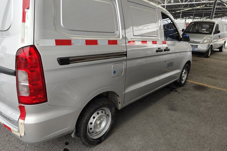 Used Wuling Hongguang V 2022 1.5L Jingqu Edition Enclosed-Window Vehicle with Hydraulic Power Steering LAR Exterior 5