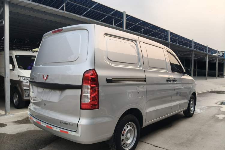 Used Wuling Hongguang V 2022 1.5L Jingqu Edition Enclosed-Window Vehicle with Hydraulic Power Steering LAR Exterior 6
