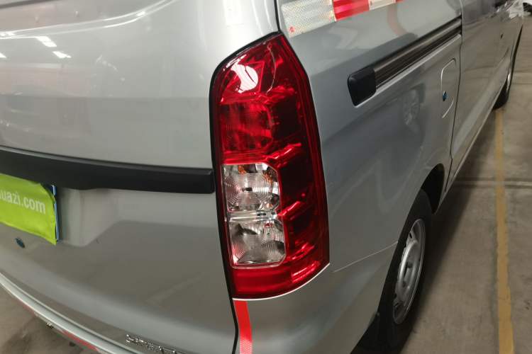 Used Wuling Hongguang V 2022 1.5L Jingqu Edition Enclosed-Window Vehicle with Hydraulic Power Steering LAR Exterior 6