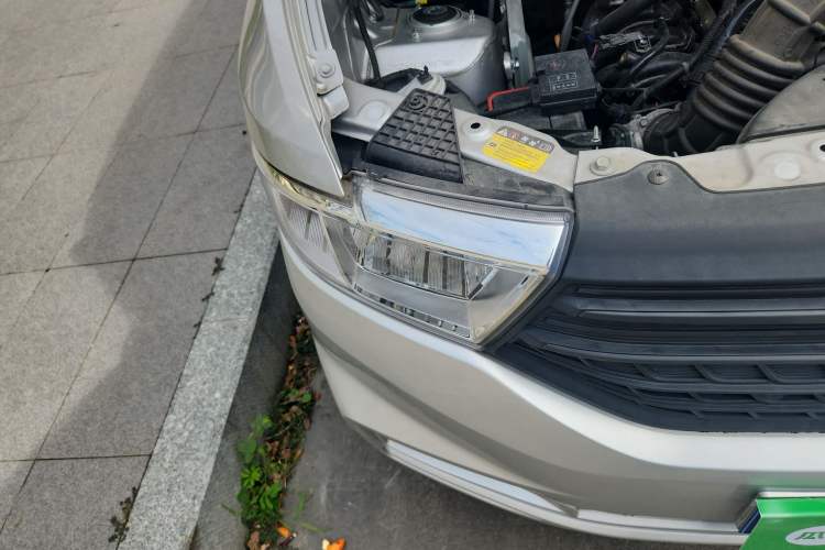 Used Wuling Hongguang V 2022 1.5L Jingqu Edition Enclosed-Window Vehicle with Hydraulic Power Steering LAR Exterior 6